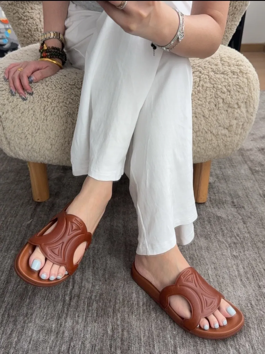 Wholesale Embossed Arch Logo Slides Imported Leather