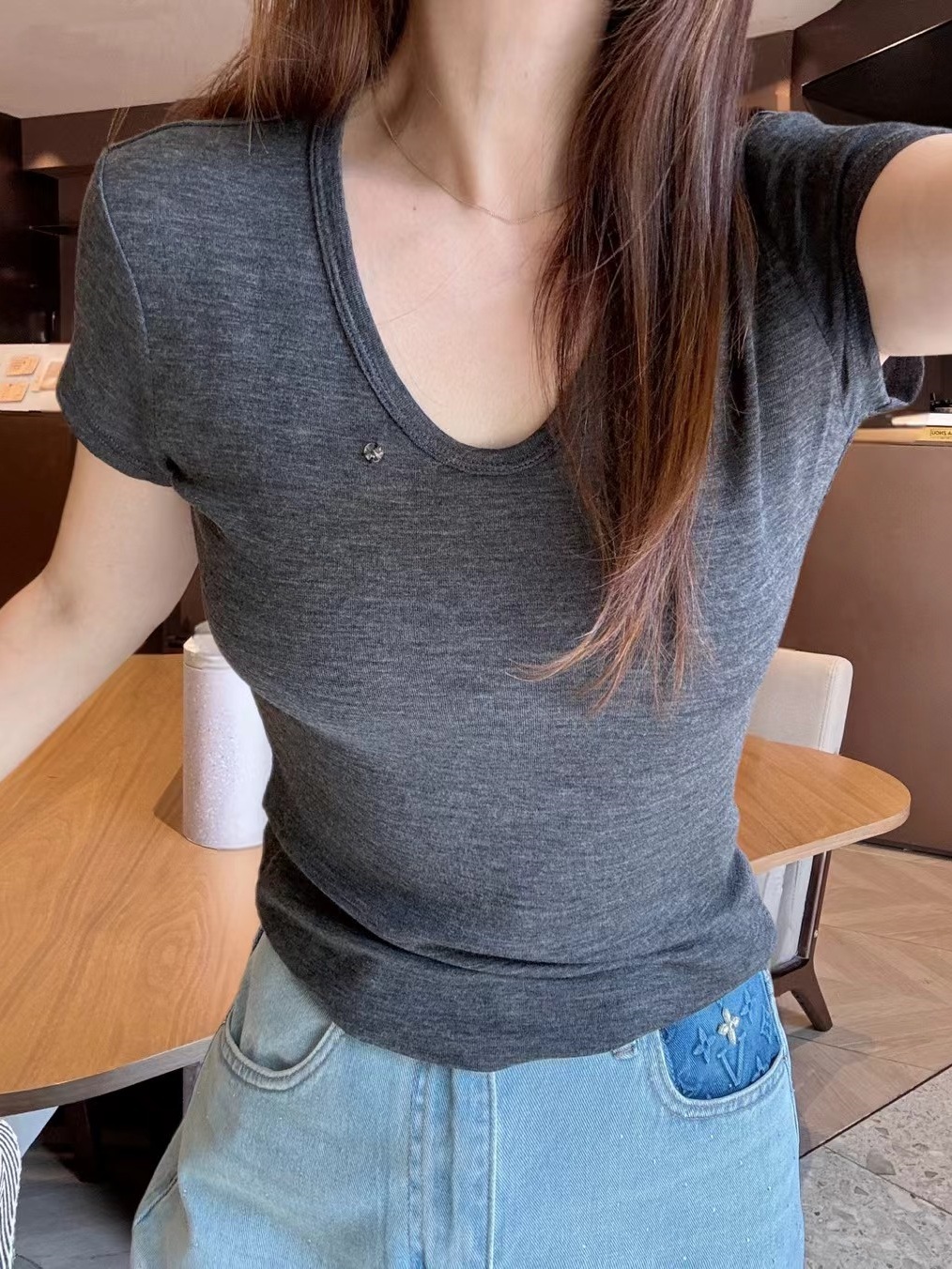 Wool U-Neck Tee Detail 1